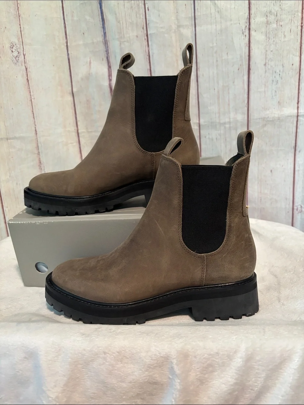 Everlane The Lug Chelsea Boot